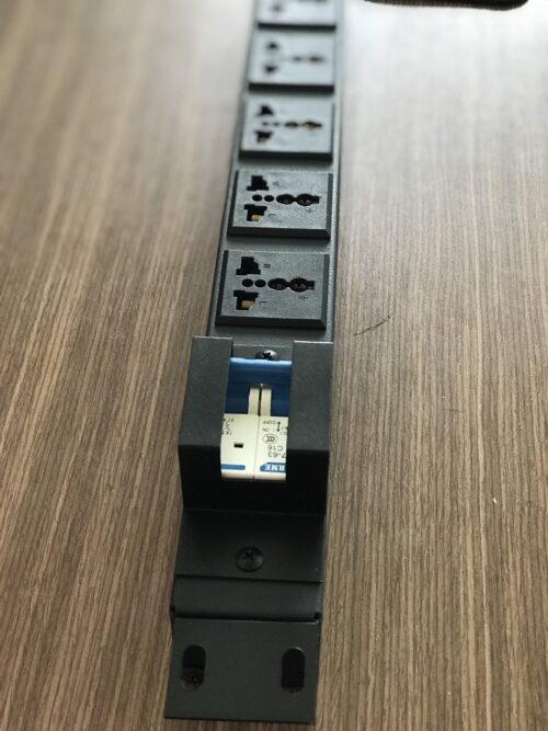 Ổ cắm điện, Thanh nguồn PDU 24 ổ đa dụng có APTOMAT MCB 32A