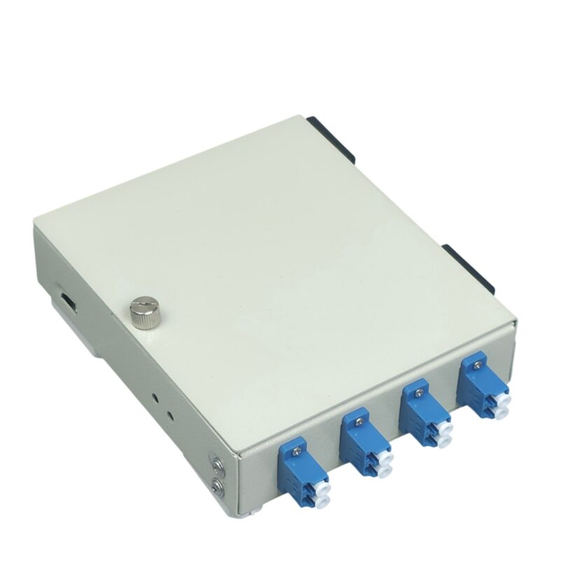 Hộp phối quang ODF 4FO gắn tường bằng sắt Singlemode LC/UPC